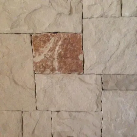 La Casa Gialla אליסטה